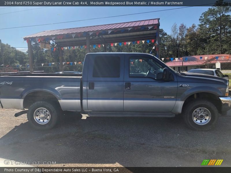 Medium Wedgewood Blue Metallic / Medium Parchment 2004 Ford F250 Super Duty Lariat Crew Cab 4x4