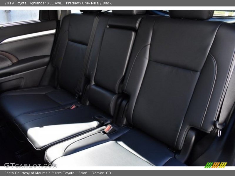 Predawn Gray Mica / Black 2019 Toyota Highlander XLE AWD