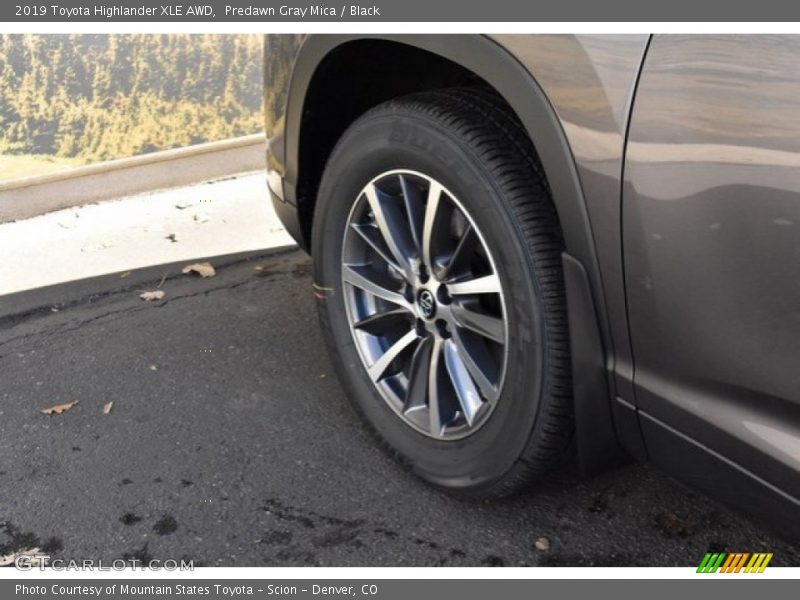Predawn Gray Mica / Black 2019 Toyota Highlander XLE AWD