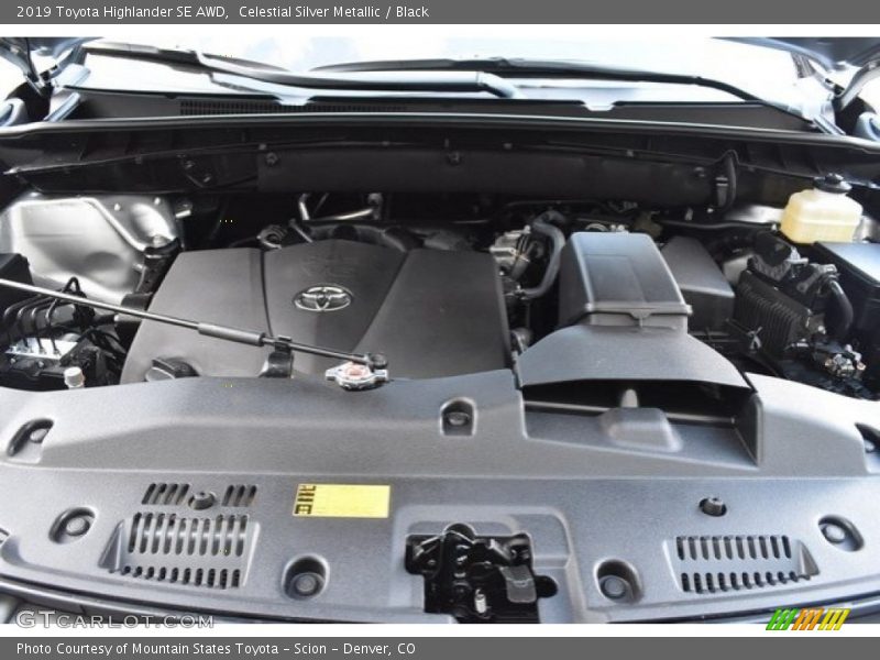 Celestial Silver Metallic / Black 2019 Toyota Highlander SE AWD