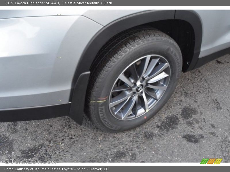 Celestial Silver Metallic / Black 2019 Toyota Highlander SE AWD