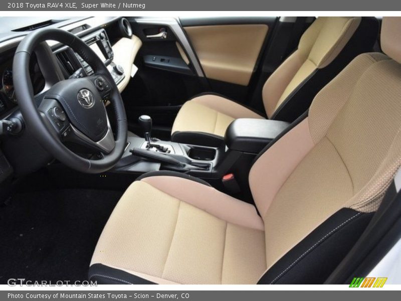 Super White / Nutmeg 2018 Toyota RAV4 XLE