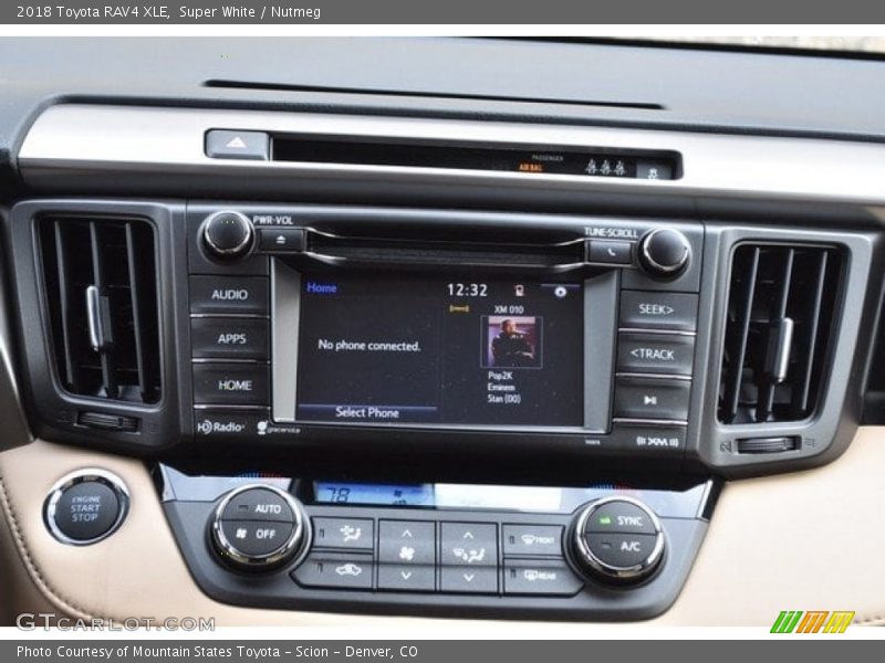 Super White / Nutmeg 2018 Toyota RAV4 XLE