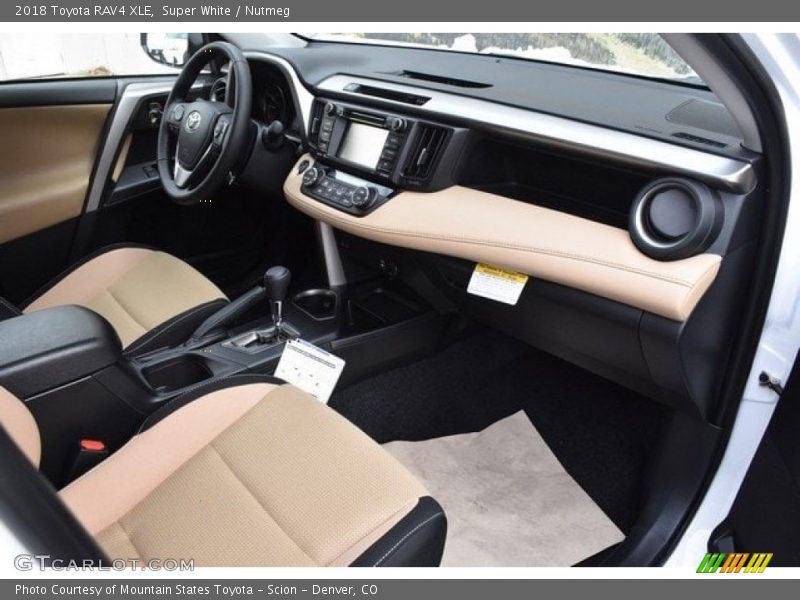 Super White / Nutmeg 2018 Toyota RAV4 XLE