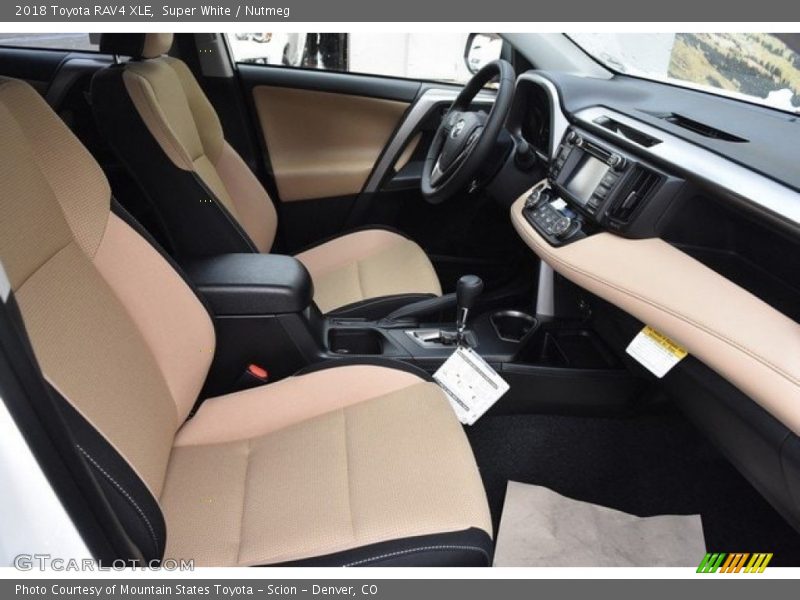 Super White / Nutmeg 2018 Toyota RAV4 XLE