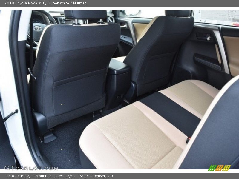 Super White / Nutmeg 2018 Toyota RAV4 XLE