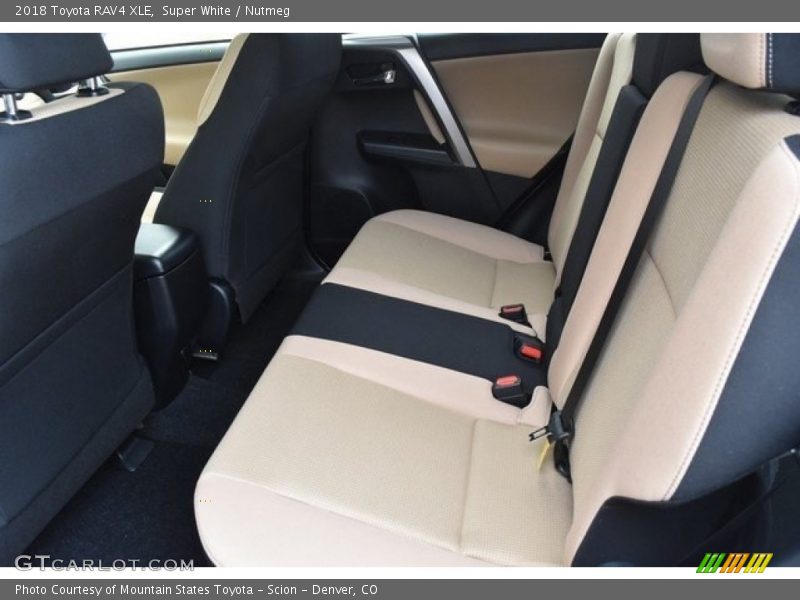 Super White / Nutmeg 2018 Toyota RAV4 XLE