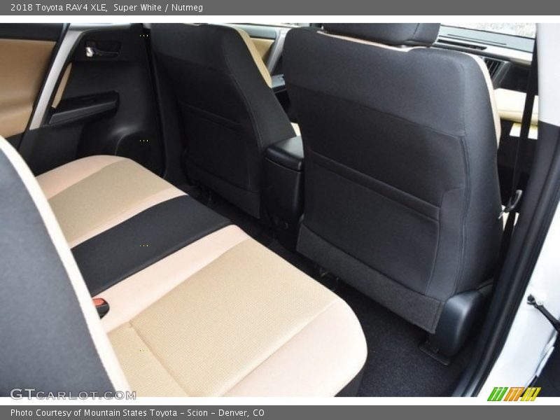 Super White / Nutmeg 2018 Toyota RAV4 XLE
