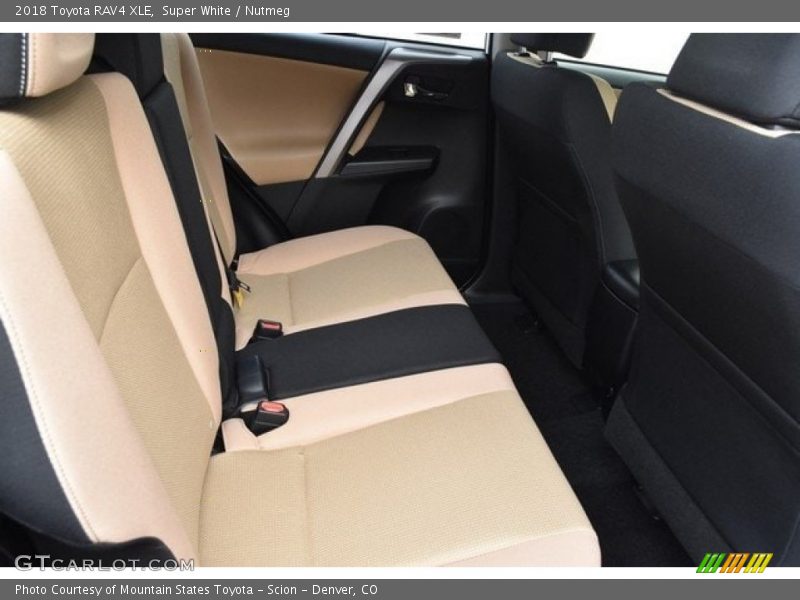 Super White / Nutmeg 2018 Toyota RAV4 XLE