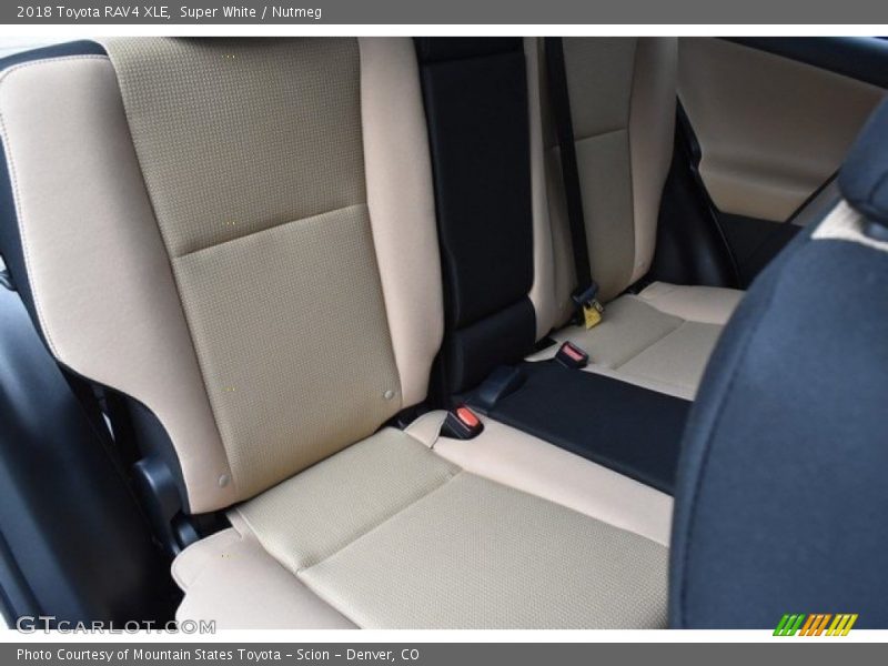 Super White / Nutmeg 2018 Toyota RAV4 XLE