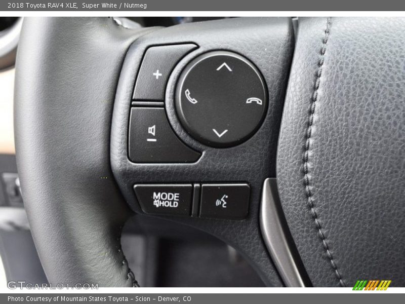 Super White / Nutmeg 2018 Toyota RAV4 XLE