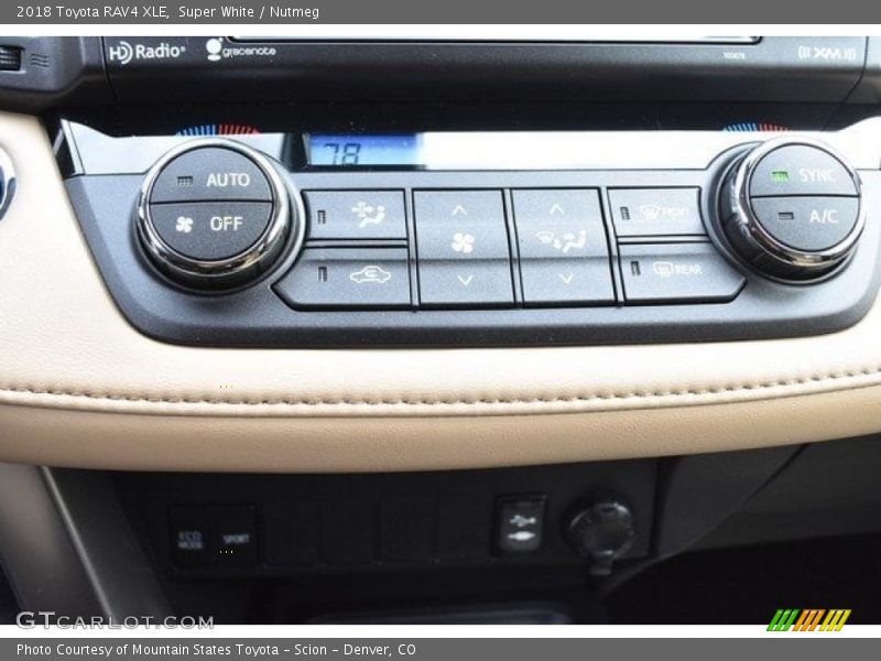 Super White / Nutmeg 2018 Toyota RAV4 XLE