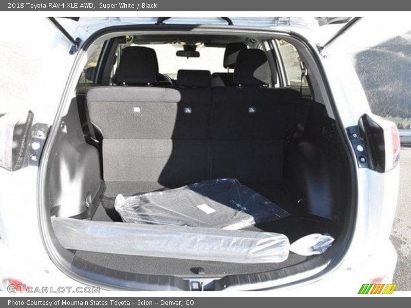 Super White / Black 2018 Toyota RAV4 XLE AWD