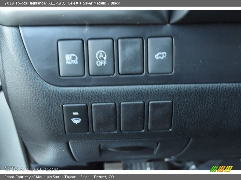 Celestial Silver Metallic / Black 2019 Toyota Highlander XLE AWD
