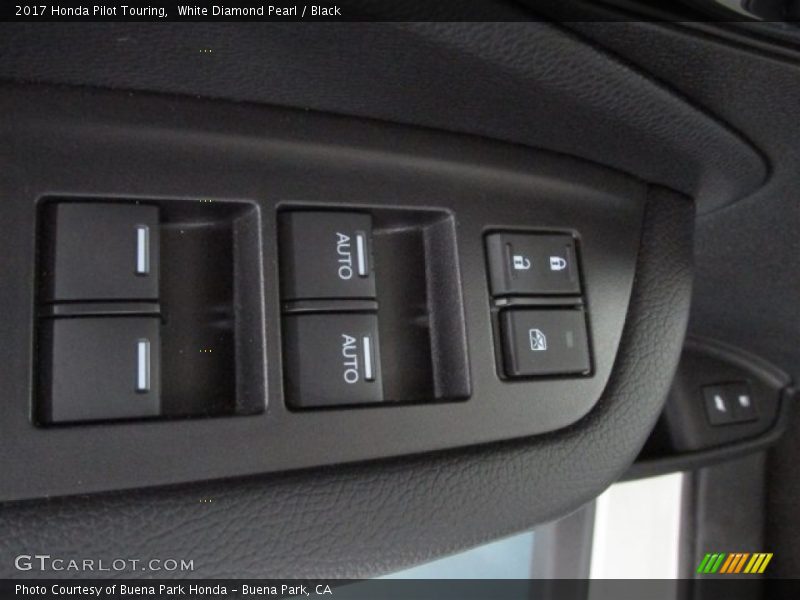 White Diamond Pearl / Black 2017 Honda Pilot Touring