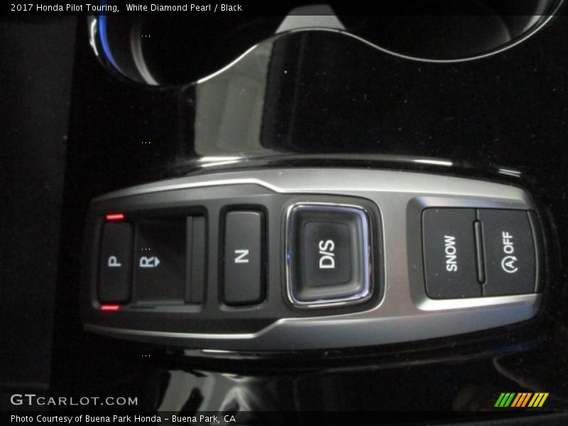 White Diamond Pearl / Black 2017 Honda Pilot Touring