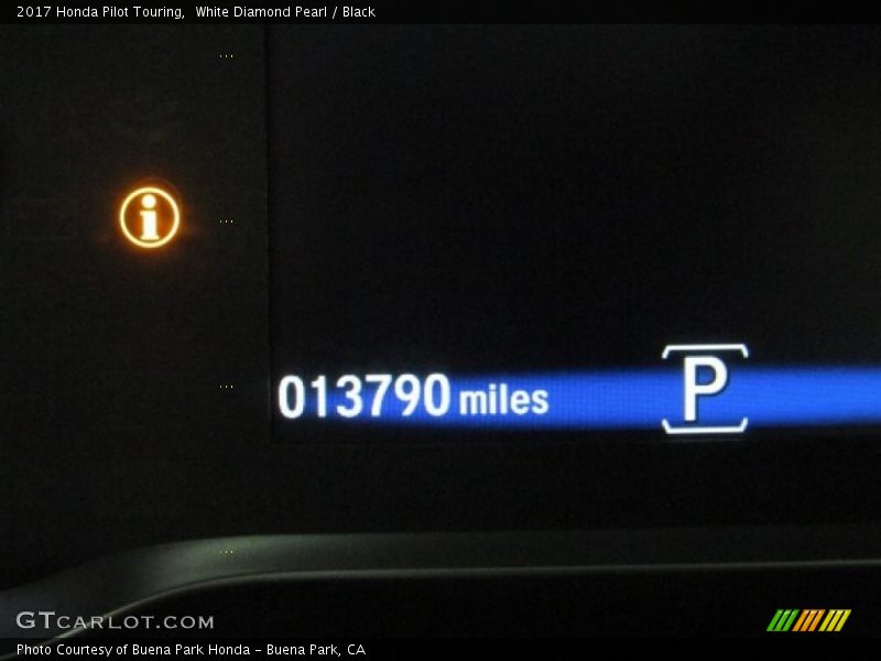 White Diamond Pearl / Black 2017 Honda Pilot Touring