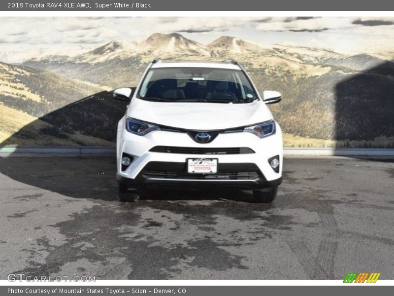 Super White / Black 2018 Toyota RAV4 XLE AWD