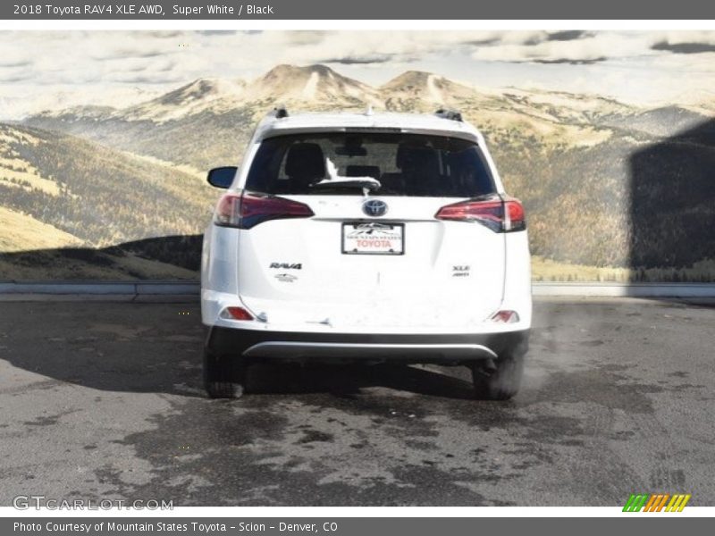 Super White / Black 2018 Toyota RAV4 XLE AWD