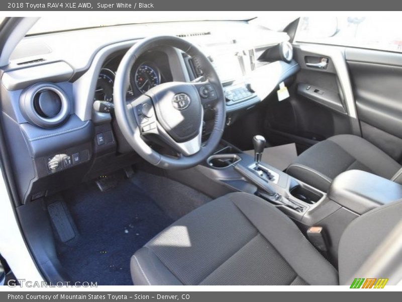 Super White / Black 2018 Toyota RAV4 XLE AWD