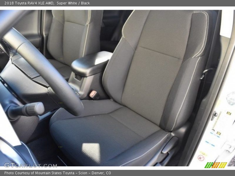 Super White / Black 2018 Toyota RAV4 XLE AWD