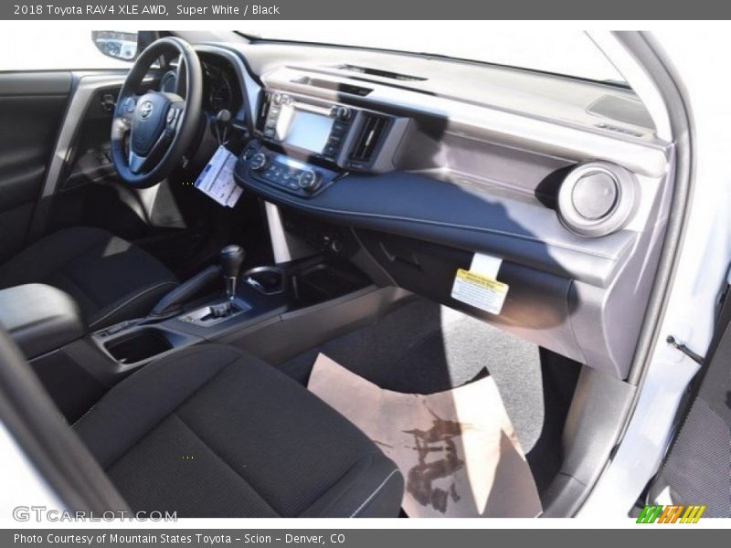 Super White / Black 2018 Toyota RAV4 XLE AWD