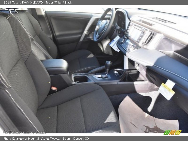 Super White / Black 2018 Toyota RAV4 XLE AWD