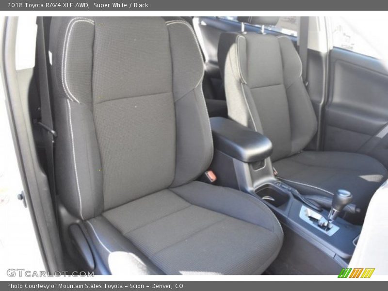 Super White / Black 2018 Toyota RAV4 XLE AWD