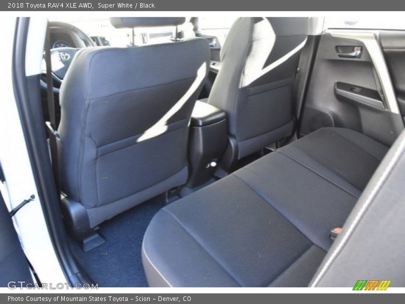 Super White / Black 2018 Toyota RAV4 XLE AWD