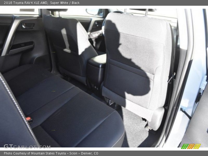 Super White / Black 2018 Toyota RAV4 XLE AWD