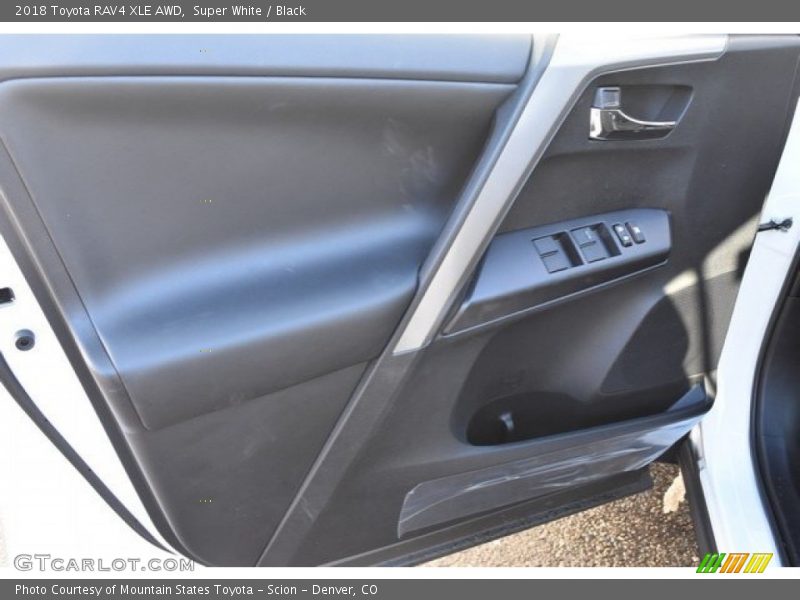 Super White / Black 2018 Toyota RAV4 XLE AWD