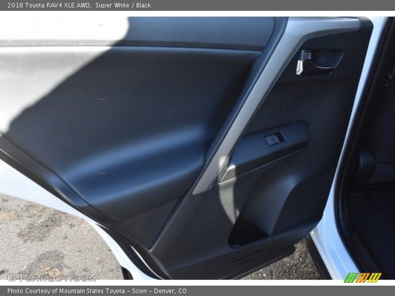 Super White / Black 2018 Toyota RAV4 XLE AWD