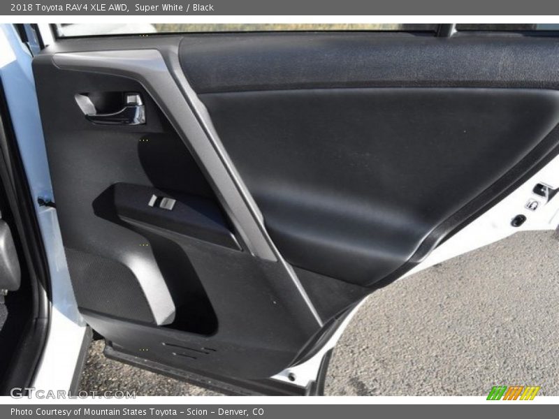 Super White / Black 2018 Toyota RAV4 XLE AWD