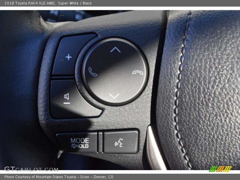 Super White / Black 2018 Toyota RAV4 XLE AWD