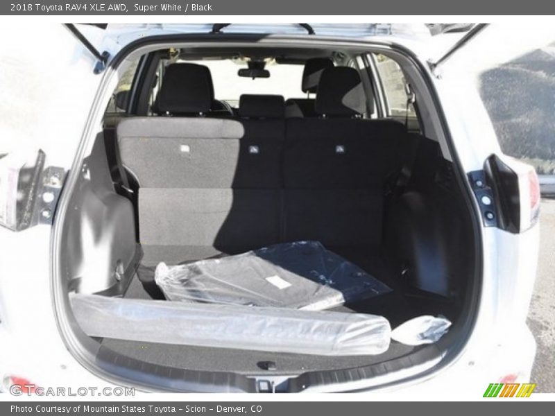 Super White / Black 2018 Toyota RAV4 XLE AWD