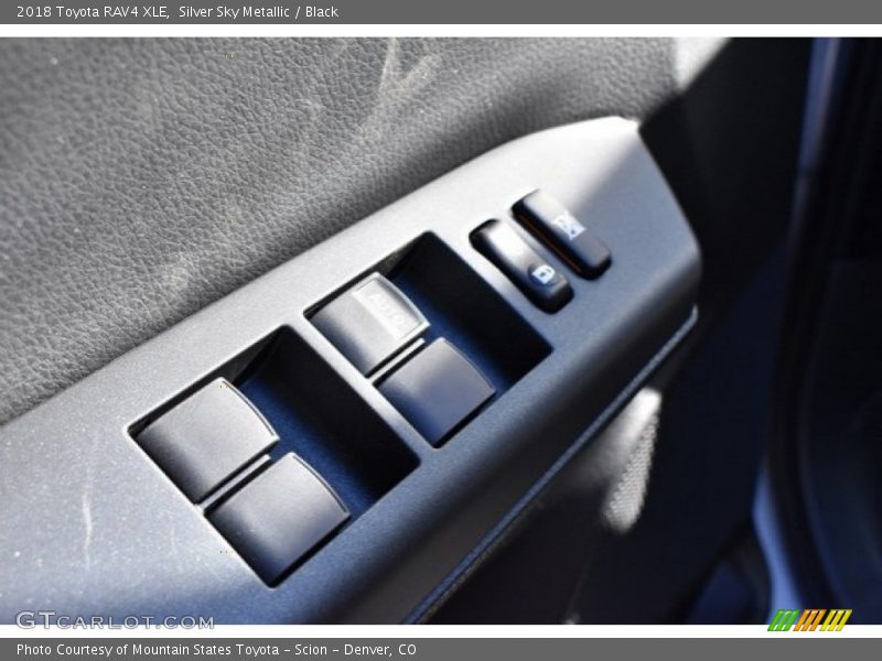 Silver Sky Metallic / Black 2018 Toyota RAV4 XLE
