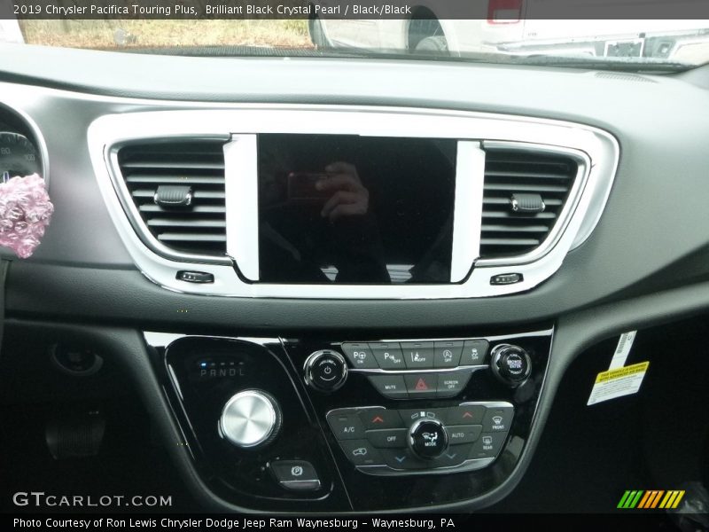 Brilliant Black Crystal Pearl / Black/Black 2019 Chrysler Pacifica Touring Plus