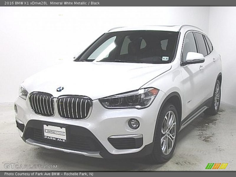 Mineral White Metallic / Black 2016 BMW X1 xDrive28i