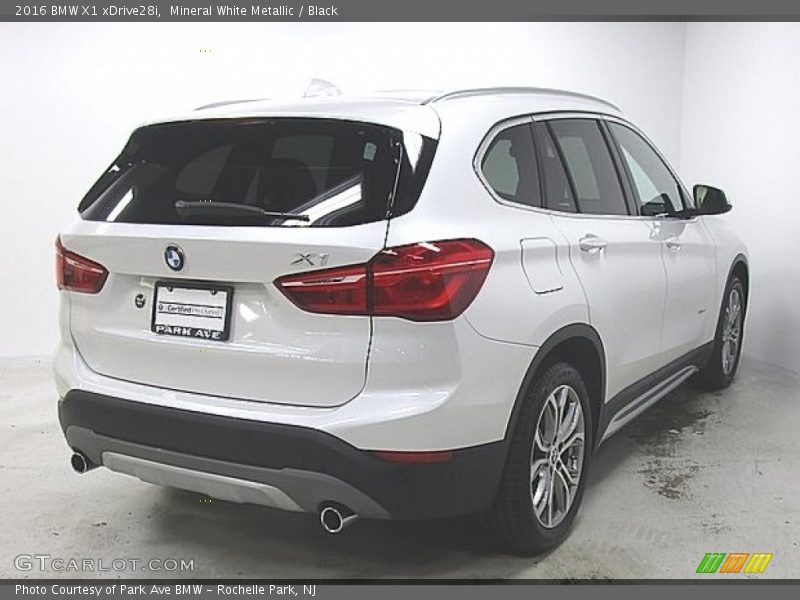 Mineral White Metallic / Black 2016 BMW X1 xDrive28i