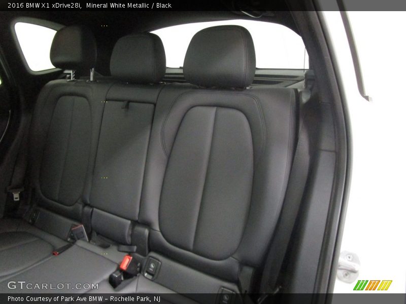 Mineral White Metallic / Black 2016 BMW X1 xDrive28i