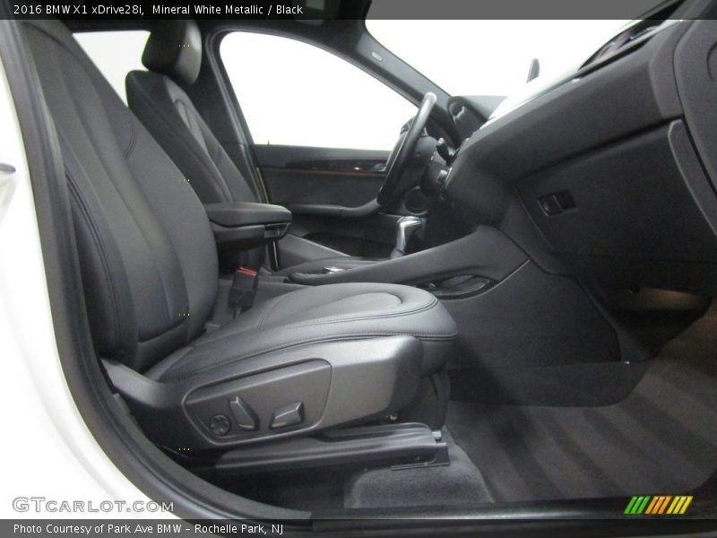 Mineral White Metallic / Black 2016 BMW X1 xDrive28i