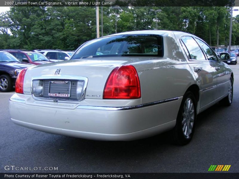 Vibrant White / Light Camel 2007 Lincoln Town Car Signature