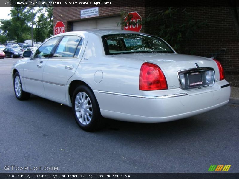 Vibrant White / Light Camel 2007 Lincoln Town Car Signature
