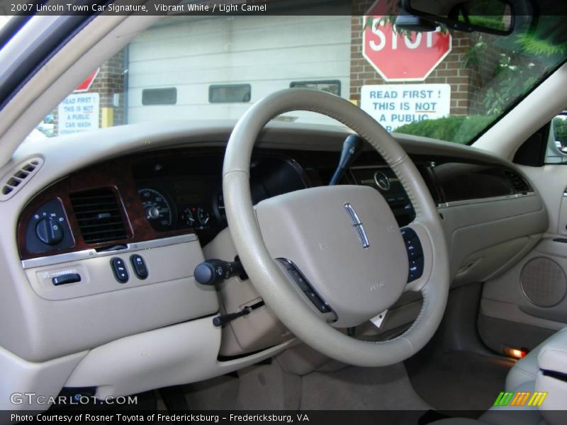 Vibrant White / Light Camel 2007 Lincoln Town Car Signature