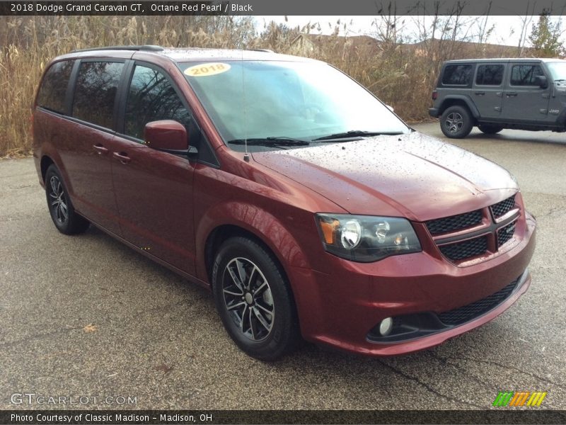 Front 3/4 View of 2018 Grand Caravan GT