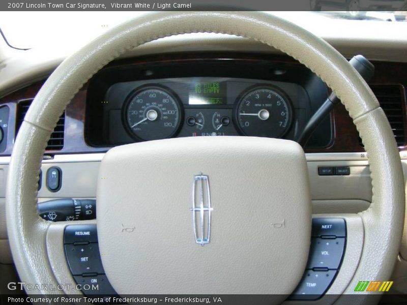 Vibrant White / Light Camel 2007 Lincoln Town Car Signature