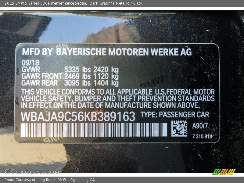 Dark Graphite Metallic / Black 2019 BMW 5 Series 530e iPerformance Sedan