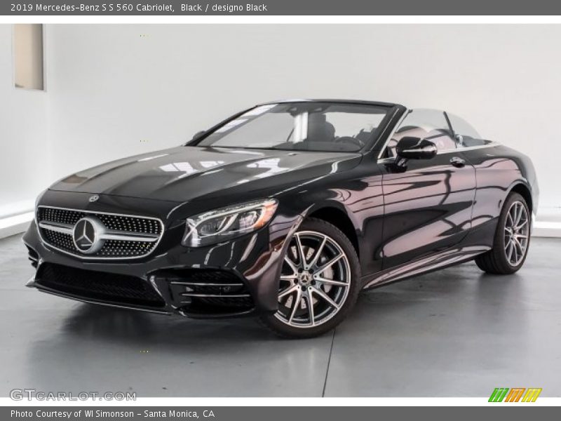 Front 3/4 View of 2019 S S 560 Cabriolet