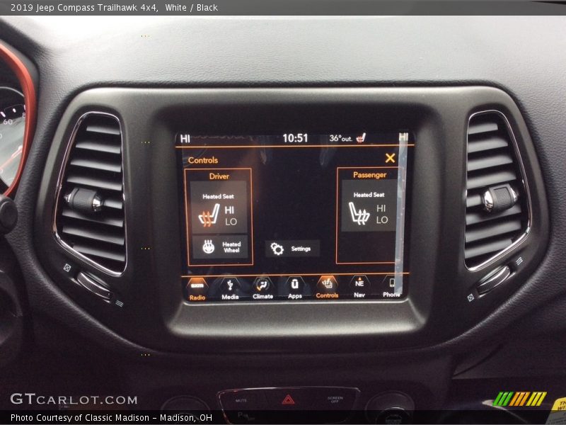 Controls of 2019 Compass Trailhawk 4x4