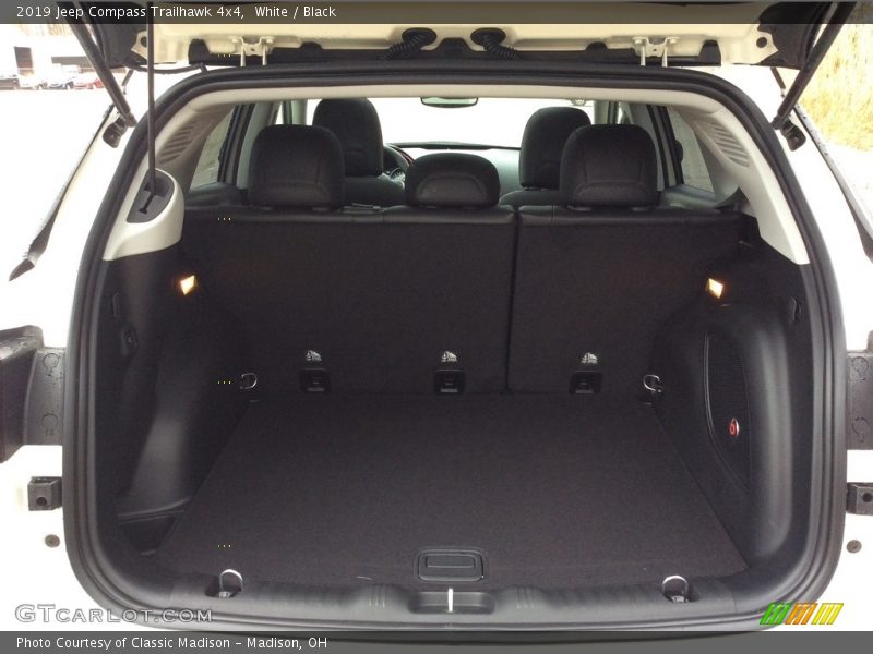  2019 Compass Trailhawk 4x4 Trunk